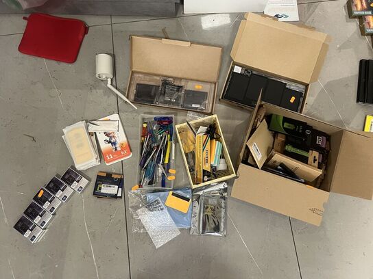 Div. værktøj til mobilrep. samt komponenter m.v. (se billeder)