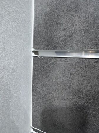 Salgsdisplays i grå inkl. bøjler