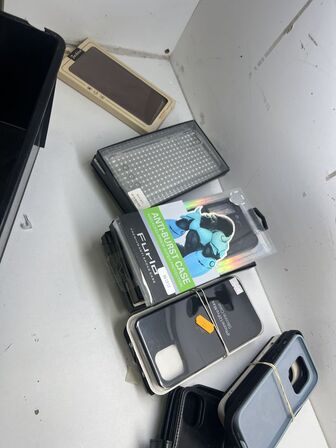 Værkstedsbord inkl. indhold