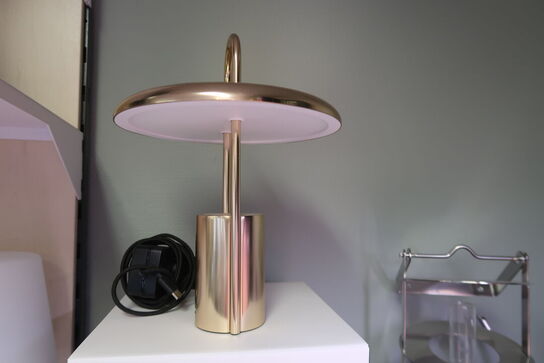 Stelton Pier transportabel LED lampe brass