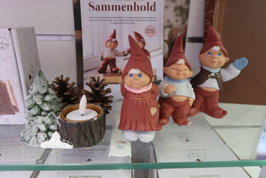 Hylde med diverse Klarborg nisser 