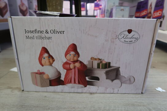 Klarborg Josefine & Oliver med slæde og gaver 13 cm