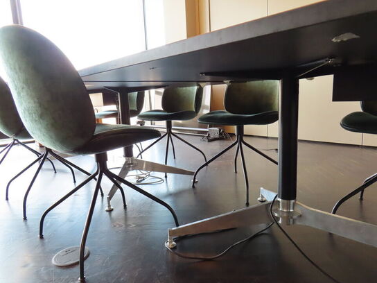 Konferencebord, 2-delt HOLMRIS med 10 stole GUBI Beetle