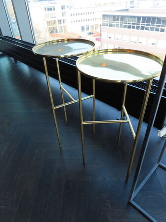 2 stk. sideborde BLOOMINGVILLE Pretty samt piedestal