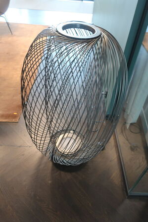 Gulvlampe, PARACHILNA ANWAR, designer Stephen Burks