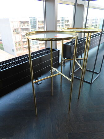 2 stk. sideborde BLOOMINGVILLE Pretty samt piedestal