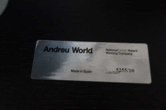 Konferencebord, ANDREU WORLD med 4 stole, GUBI Beetle