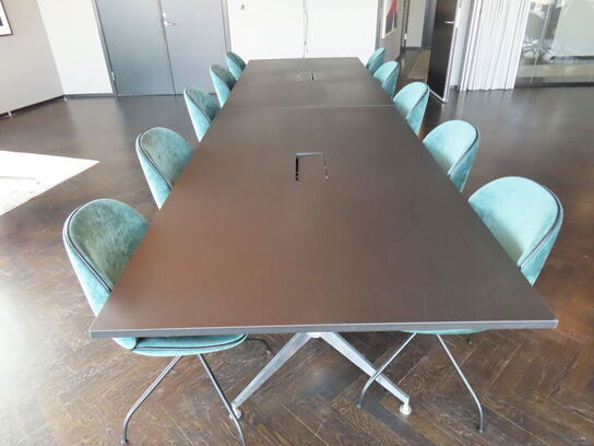 Konferencebord, 2-delt HOLMRIS med 10 stole GUBI Beetle