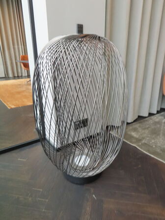 Gulvlampe, PARACHILNA ANWAR, designer Stephen Burks