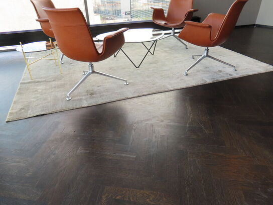 Loungesæt, 4 stk. stole WALTER KNOLL, Jørgen Kastholm, sofabord GUBI Pedrera og bakkebord BLOOMINGVILLE Lucca
