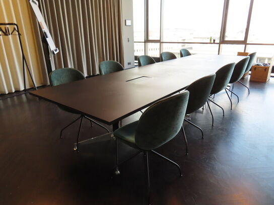 Konferencebord, 2-delt HOLMRIS med 10 stole GUBI Beetle