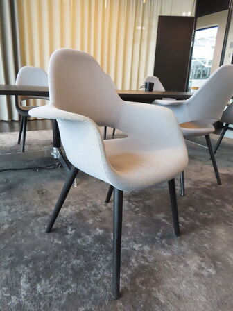 Konferencebord, HOLMRIS med 10 stole, VITRA Charles Eames & Eero Saarinen