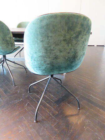 Konferencebord, 2-delt HOLMRIS med 10 stole GUBI Beetle