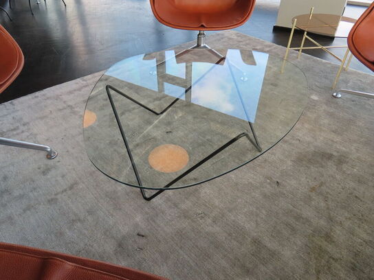 Loungesæt, 4 stk. stole WALTER KNOLL, Jørgen Kastholm, sofabord GUBI Pedrera og bakkebord BLOOMINGVILLE Lucca