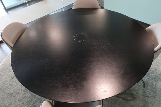 Konferencebord, ANDREU WORLD med 4 stole, GUBI Beetle