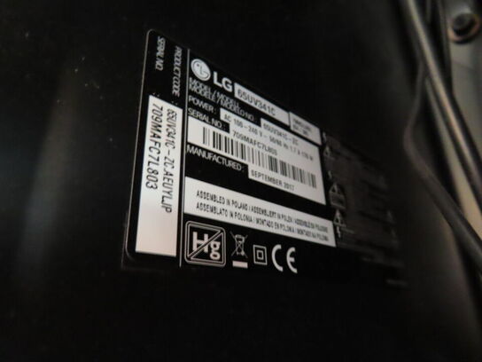 65" UHD TV, LG 65UV341C og YEALINK MeetingBar