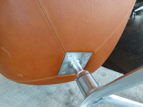 Loungesæt, 4 stk. stole WALTER KNOLL, Jørgen Kastholm, sofabord GUBI Pedrera og bakkebord BLOOMINGVILLE Lucca