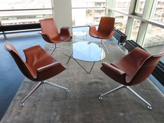 Loungesæt, 4 stk. stole WALTER KNOLL, Jørgen Kastholm, sofabord GUBI Pedrera og bakkebord BLOOMINGVILLE Lucca