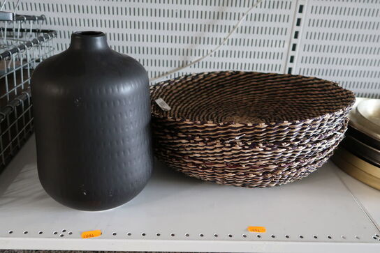 3 stk. kurve samt vase