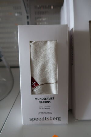 2 pakker servietter SPEEDTSBERG med flag
