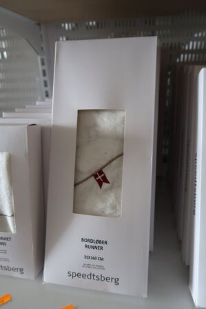 2 stk. bordløber SPEEDTSBERG med flag