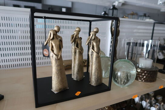 Stativ med 3 stk. figurer