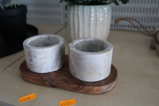 Lysestage samt vase med kunstig plante