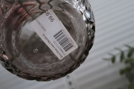 Vase med kunstige blomster