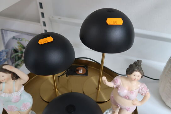 Fad med div. Genopladelige lamper samt figurer
