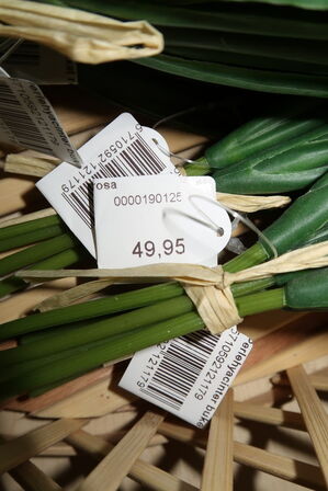 Kurv med div. Kunstige blomster