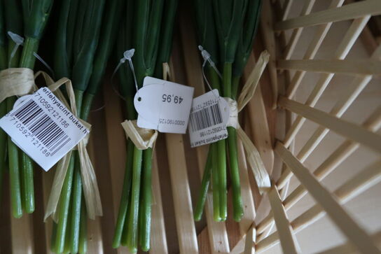 Kurv med div. Kunstige blomster