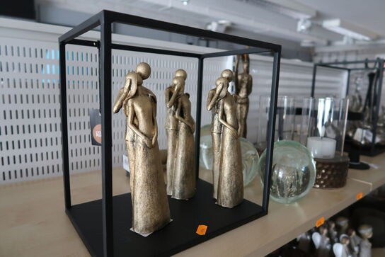 Stativ med 3 stk. figurer