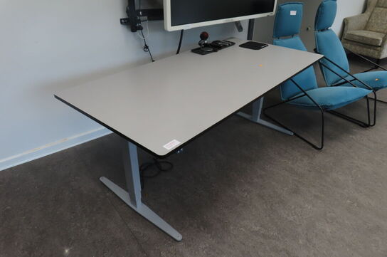 Elhæve/sænkebord (uden indhold!)