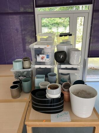 Div. potter m.v. (se billeder)