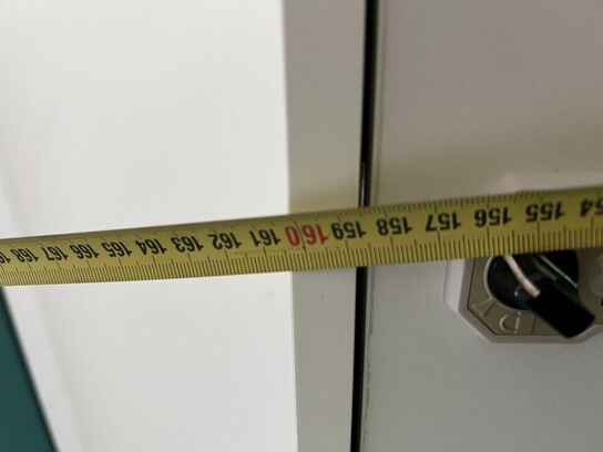 Skab m. aflåselige rum (engangskoder) 50x200x160 cm