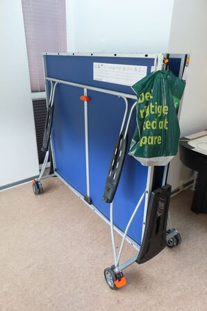 Bordtennisbord inkl. tilbehør