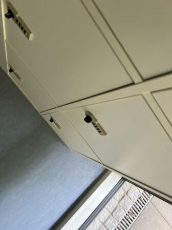 Skab m. aflåselige rum (engangskoder) 50x200x160 cm