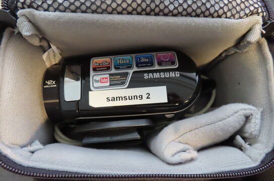 Videokamera SAMSUNG m. taske
