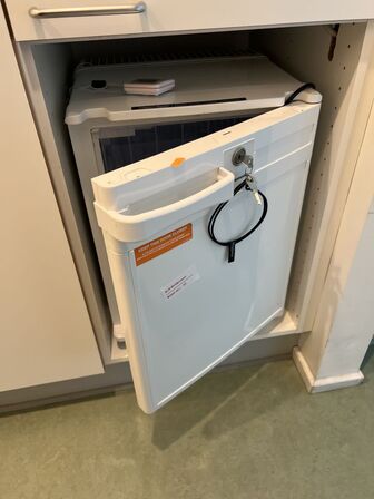 Aflåseligt køleskab til medicin DOMETIC DS301HFS