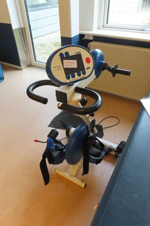 Aktiv/passiv træner RECK MOTOmed Viva2 til bl.a. kørestolsbrugere