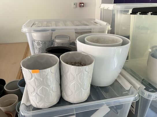 Div. potter m.v. (se billeder)