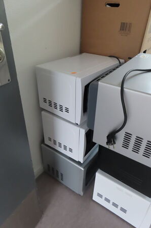 Køkkenudstyr, mikroovne m.v. (se billeder)