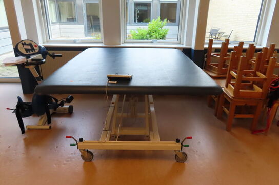 Behandlingsbænk WESSELING m. hævefunktion