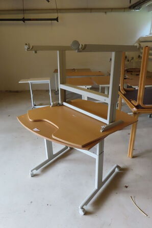 2 stk. justerbar borde 