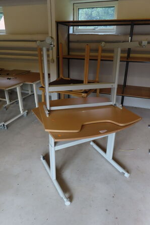 2 stk. justerbar borde 