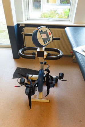 Aktiv/passiv træner RECK MOTOmed Viva2 til bl.a. kørestolsbrugere