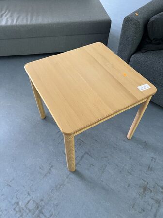 2 pers. sofa samt bord