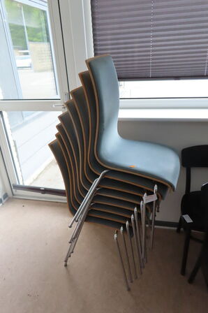 8 stk. stabelbare stole