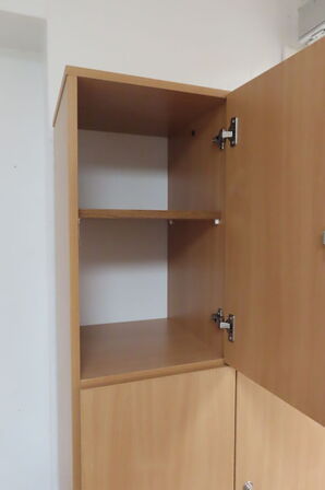 Aflåseligt skab m. 6 rum