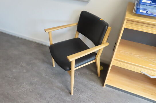 Mødebord m. 12 stole